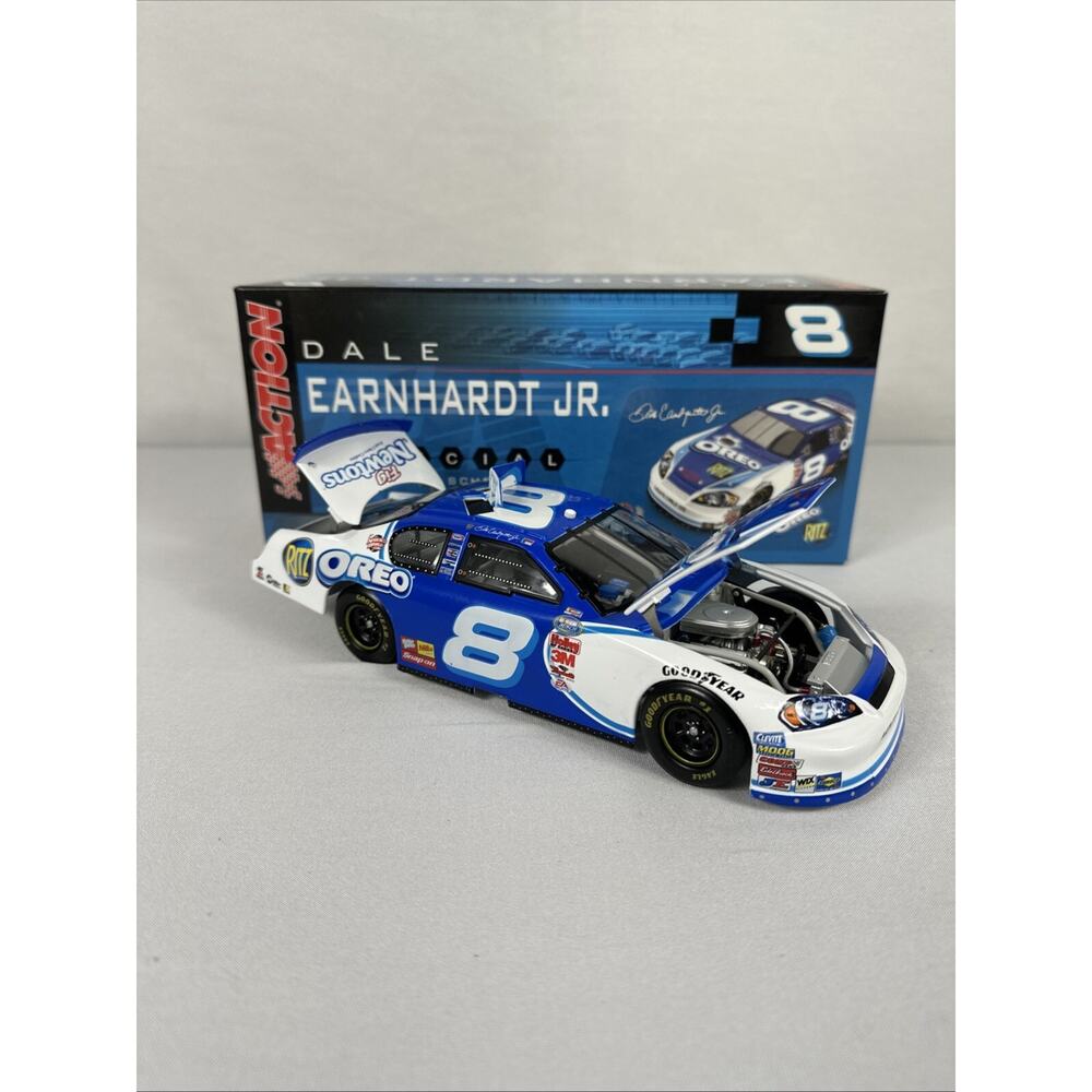 MIB 2006 Dale Earnhardt Jr. Oreo Ritz 1/24 Action NASCAR Diecast. Collectable
